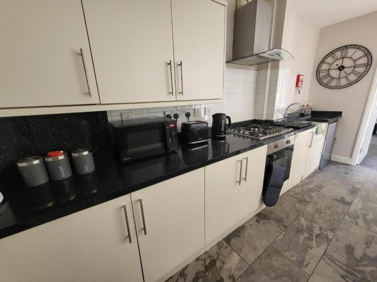 Birmingham Blissful Apartment With 2 Bedrooms ภายนอก รูปภาพ