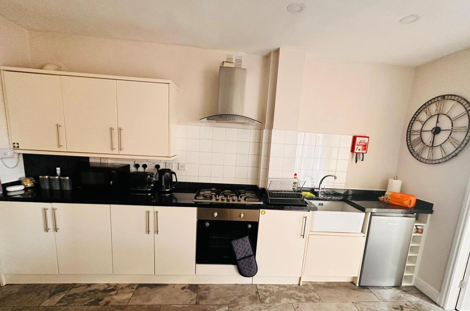 Birmingham Blissful Apartment With 2 Bedrooms ภายนอก รูปภาพ
